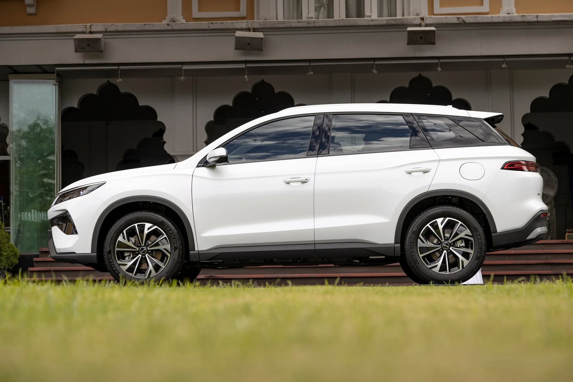 Mẫu xe mới được định vị trong phân khúc SUV cỡ C, thấp hơn BYD Sealion 6 trong danh mục sản phẩm của hãng tại Việt Nam. 