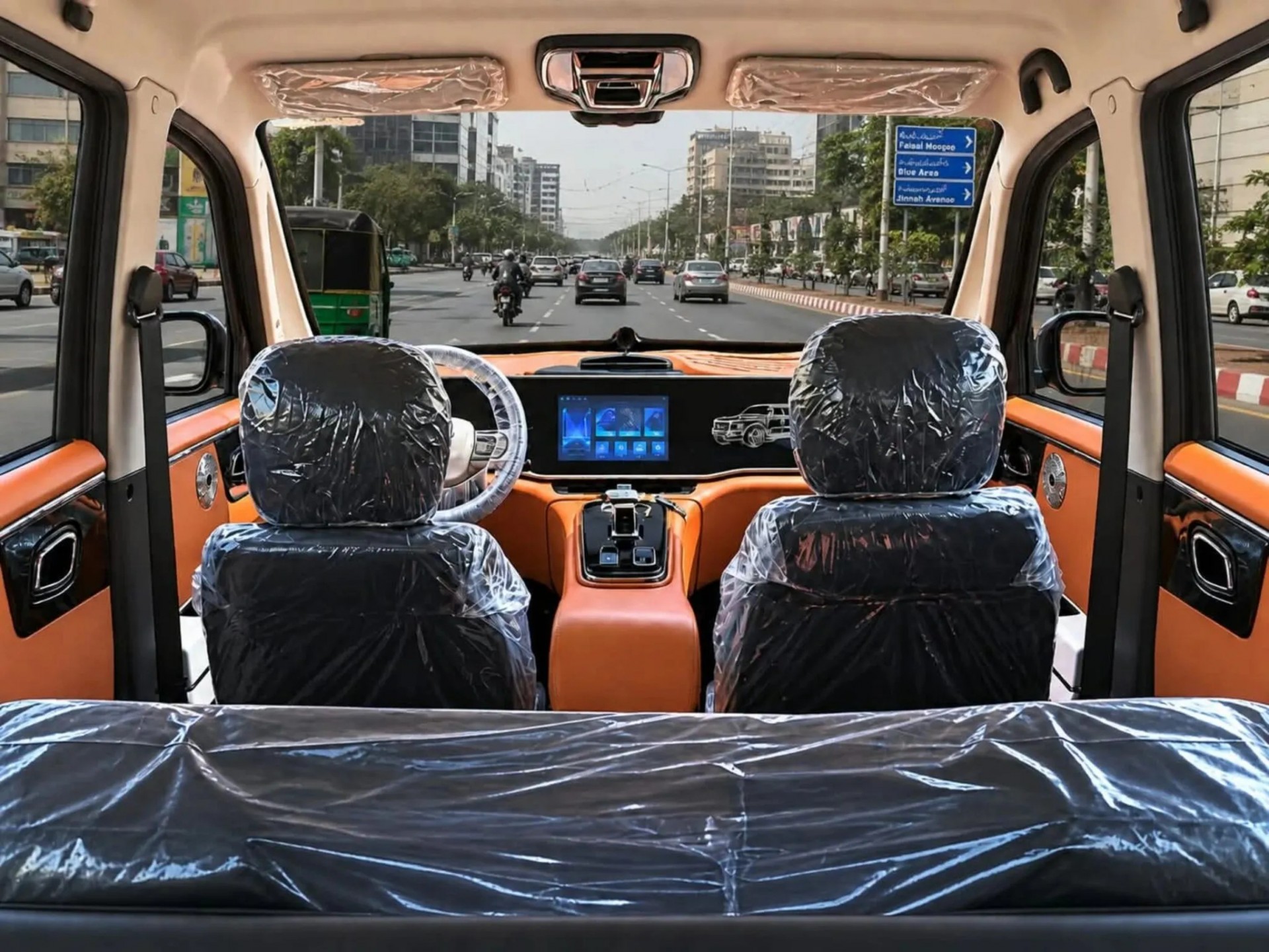 Phía sau của Nora Metro EV