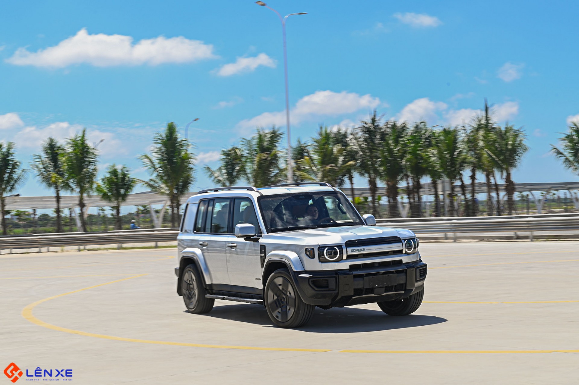 Ngắm trực tiếp V23 và V27 - cặp đôi SUV điện nhà iCAUR sắp về Việt Nam Ngắm trực tiếp V23 và V27 cặp đôi SUV điện nhà iCAUR sắp về Việt Nam