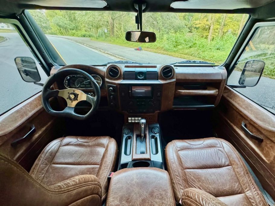 Defender 1993 độ sáu bánh, giá gần 8 tỷ có gì đặc biệt? Defender 1993 độ sáu bánh, giá gần 8 tỷ có gì đặc biệt?