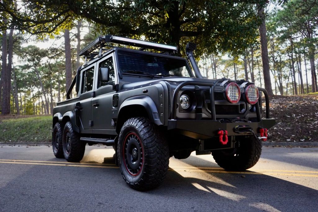 Defender 1993 độ sáu bánh, giá gần 8 tỷ có gì đặc biệt? Defender 1993 độ sáu bánh, giá gần 8 tỷ có gì đặc biệt?