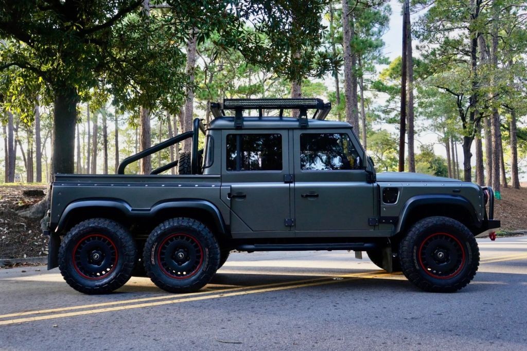 Defender 1993 độ sáu bánh, giá gần 8 tỷ có gì đặc biệt? Defender 1993 độ sáu bánh, giá gần 8 tỷ có gì đặc biệt?