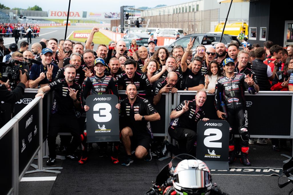 Aprilia Racing có hai podium tại Japanese GP, Martín chịu sức ép Aprilia Racing có hai podium tại Japanese GP, Martín chịu sức ép