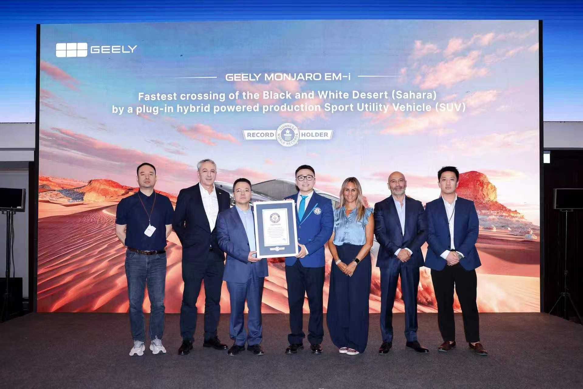 Geely Monjaro EM-i lập Kỷ lục Guinness ở sa mạc Sahara trước khi cập bến Đông Nam Á