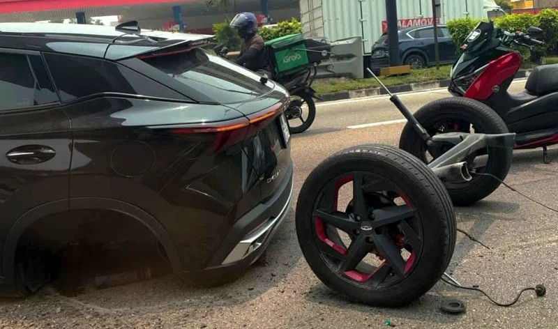 Omoda C5 đứt rời cầu sau tại Malaysia, xe bán ở Việt Nam có đáng lo? Một chiếc Chery Omoda 5 (Omoda C5 tại Việt Nam) đã bị gãy rời hoàn toàn cụm hệ thống treo và cầu sau tại Johor Bahru, Malaysia, ngày 6/10/2026