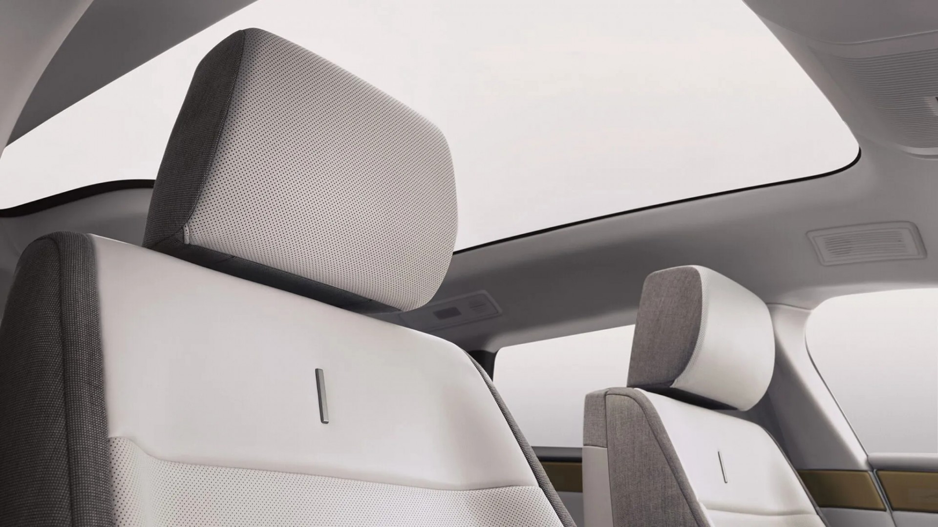 Jaguar Type 01: Xe điện mạnh nhất lịch sử thương hiệu Anh lộ diện