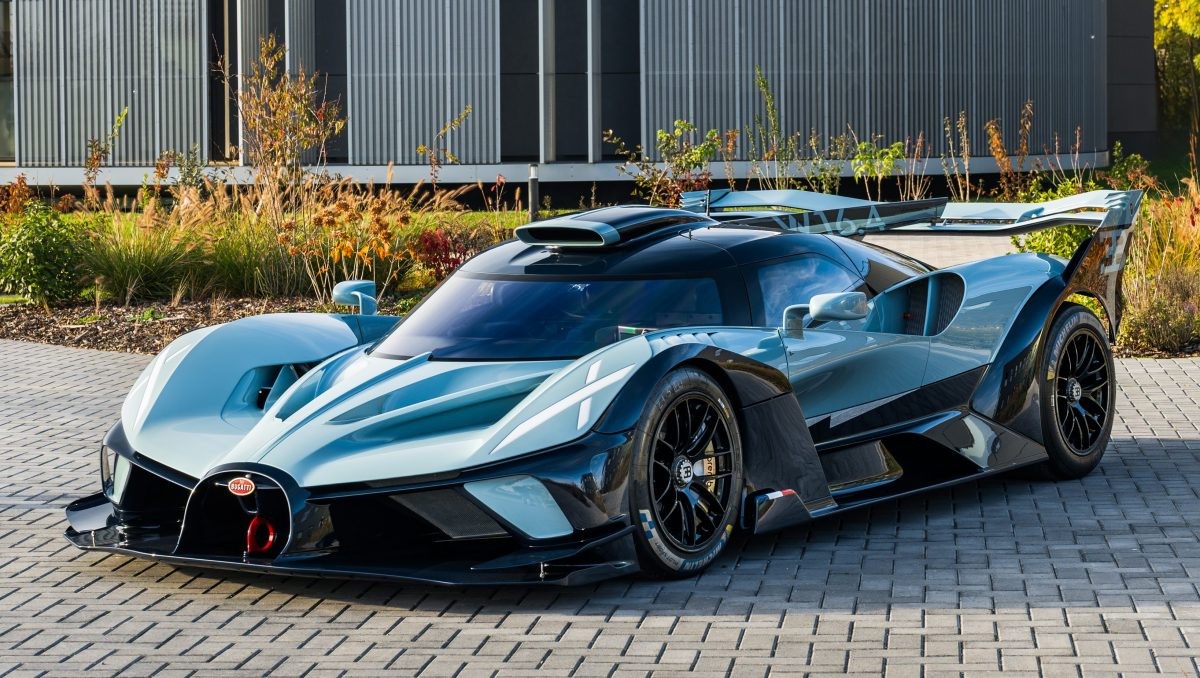 CEO Bugatti: Màn hình công nghệ không làm nên những mẫu xe sang trọng, chất lượng CEO Bugatti: Màn hình công nghệ không làm nên những mẫu xe sang trọng, chất lượng