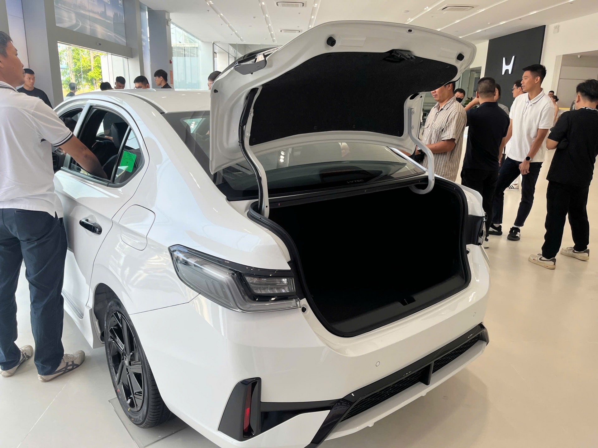 Honda City 2026 ra mắt Việt Nam, thiết kế tinh chỉnh nhẹ, thêm tiện nghi