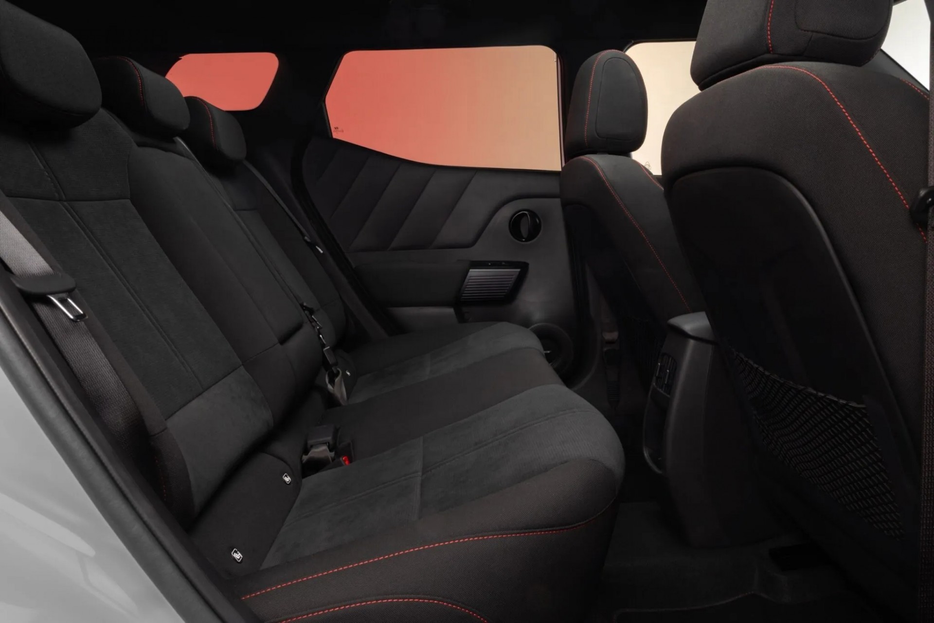 Hyundai Bayon 2027 lột xác thiết kế, lần đầu có bản hybrid Hàng ghế sau của Hyundai Bayon 2027