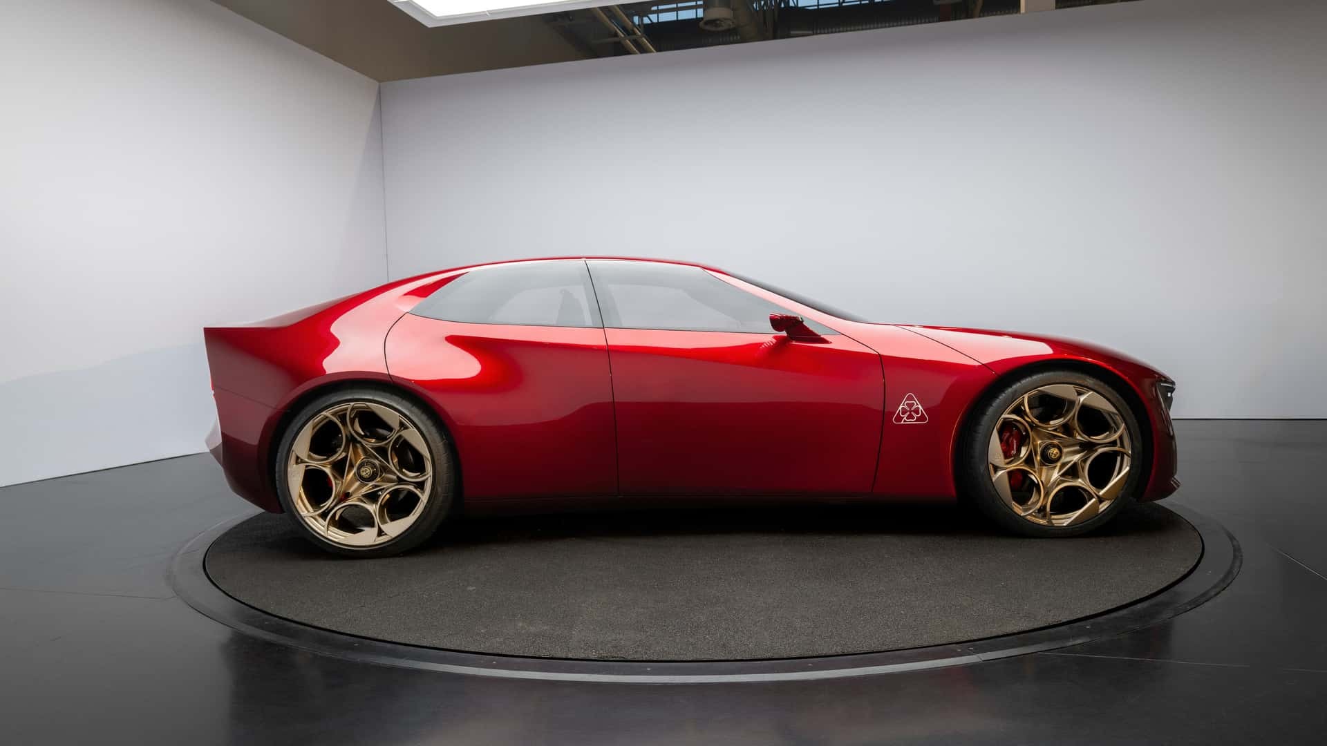 Nhìn ngắm Alfa Romeo Cuorerosso, một trong những mẫu xe đẹp nhất Triển lãm Ô tô Paris 2026 Nhìn ngắm Alfa Romeo Cuorerosso, một trong những mẫu xe đẹp nhất Triển lãm Ô tô Paris 2026