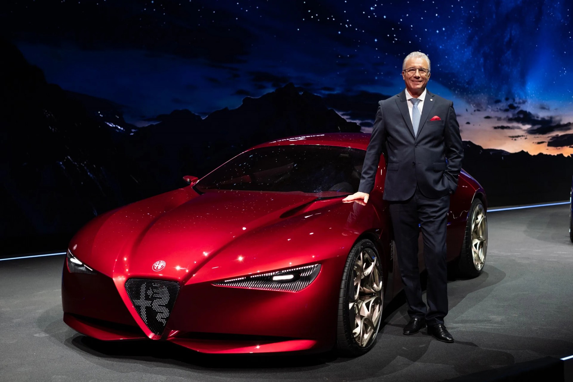 Nhìn ngắm Alfa Romeo Cuorerosso, một trong những mẫu xe đẹp nhất Triển lãm Ô tô Paris 2026 Alfa Romeo Cuorerosso là một trong những mẫu xe concept mới đẹp nhất tại Triển lãm Ô tô Paris 2026