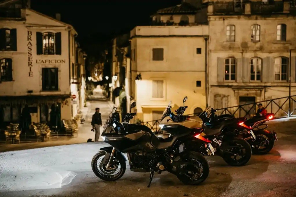 Mẫu mô tô điện này vừa lập Kỷ lục Guinness di chuyển 436,5 km chỉ bằng một lần sạc Mẫu mô tô điện này vừa lập Kỷ lục Guinness di chuyển 436,5 km chỉ bằng một lần sạc