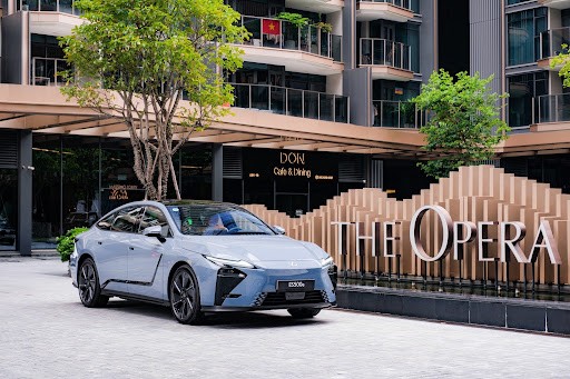 Khi Lexus ES lên đường đua để tìm sự thư thái