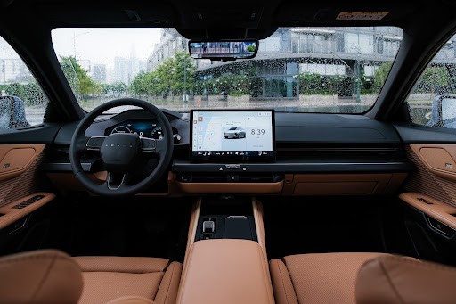 Khi Lexus ES lên đường đua để tìm sự thư thái