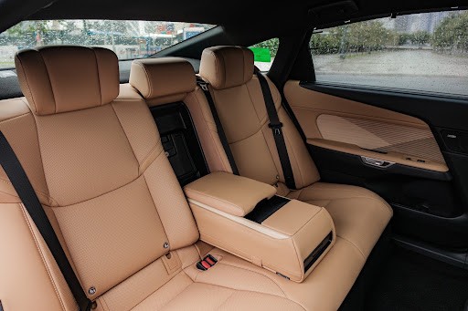 Khi Lexus ES lên đường đua để tìm sự thư thái