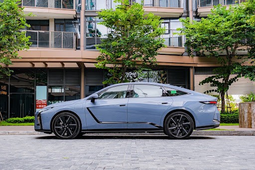 Khi Lexus ES lên đường đua để tìm sự thư thái