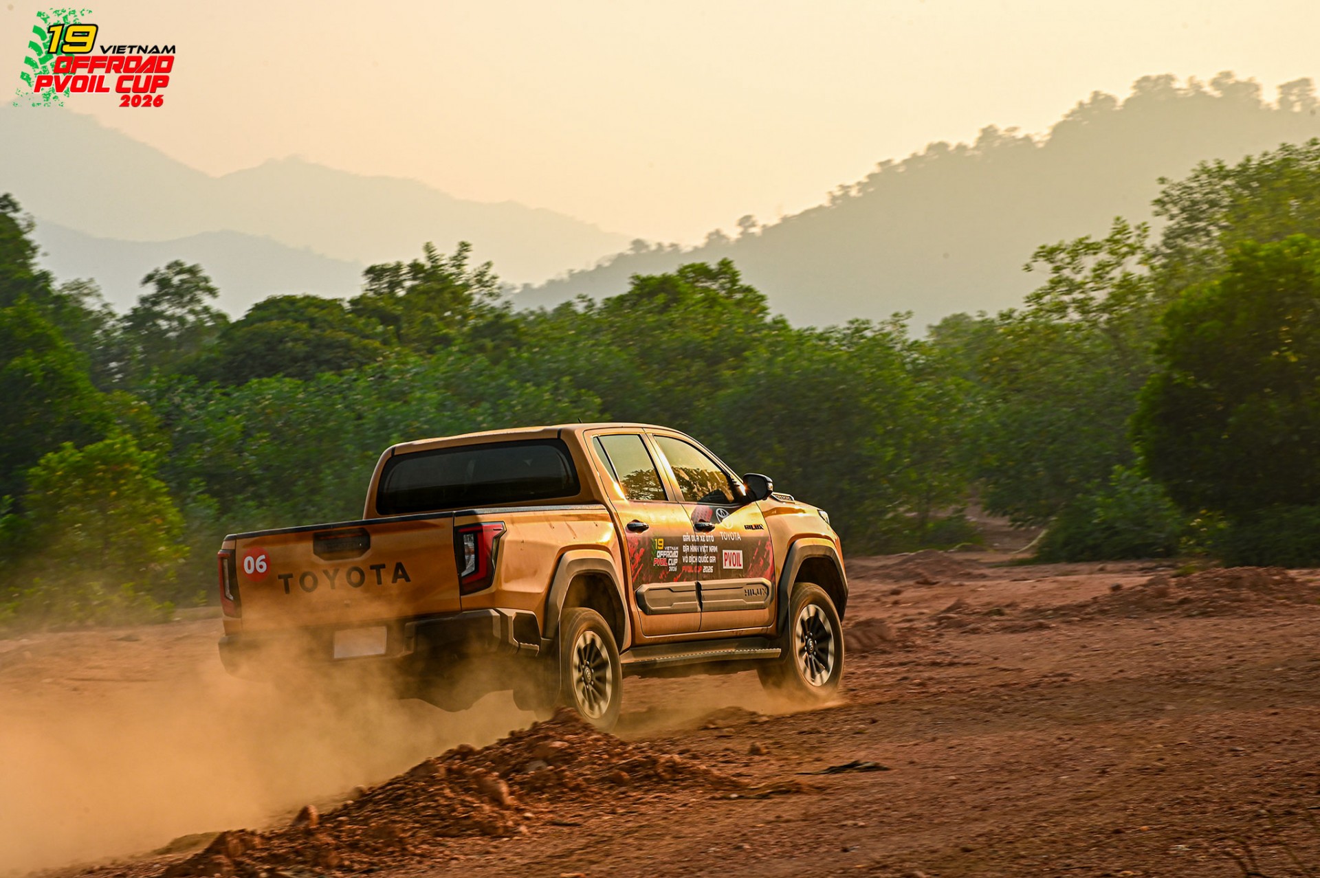 Toyota Hilux Trailhunter khoe diện mạo mới trước thềm VOC 2026 Toyota Hilux Trailhunter khoe diện mạo mới trước thềm VOC 2026