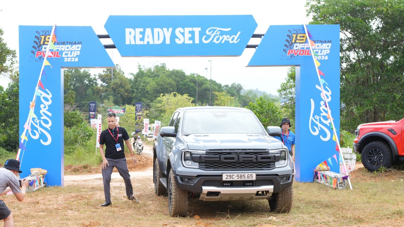 Ford Ranger Raptor thu hút lượng lớn lượt đăng ký lại thử đường trải nghiệm PVOIL VOC 2026