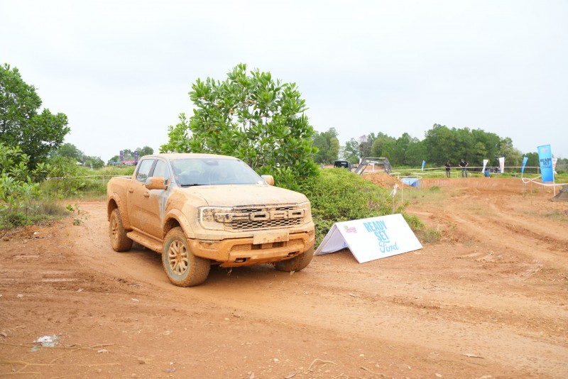 Ford Ranger Raptor thu hút lượng lớn lượt đăng ký lại thử đường trải nghiệm PVOIL VOC 2026