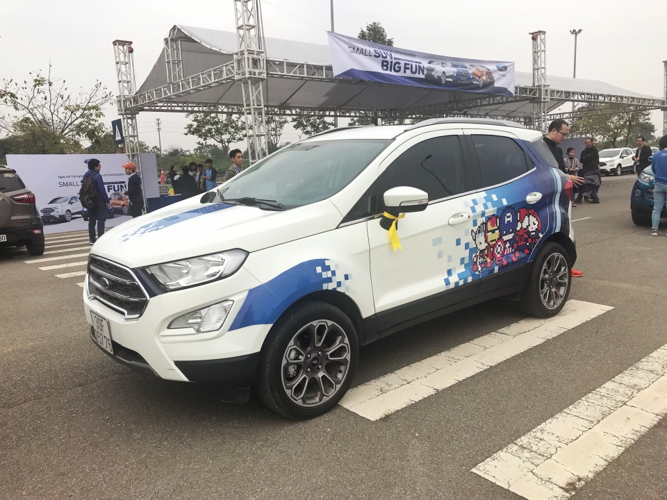 Ford EcoSport trình diễn khả năng off-road bất ngờ ford ecosport trinh dien kha nang off road an tuong trong ngay hoi trai nghiem va sang tao