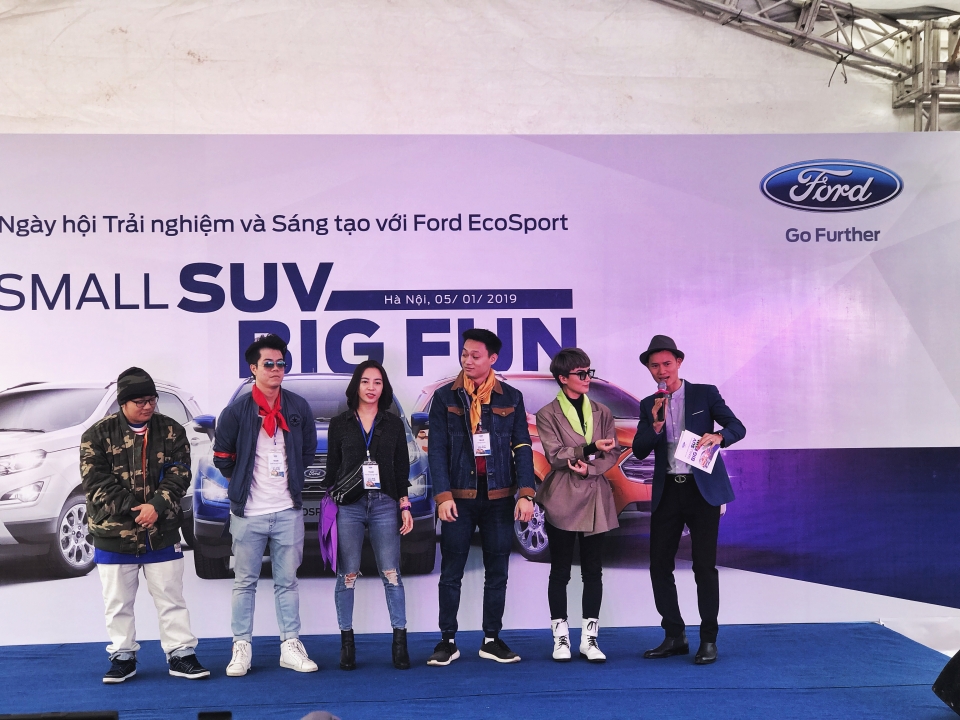 Ford EcoSport trình diễn khả năng off-road bất ngờ ford ecosport trinh dien kha nang off road an tuong trong ngay hoi trai nghiem va sang tao