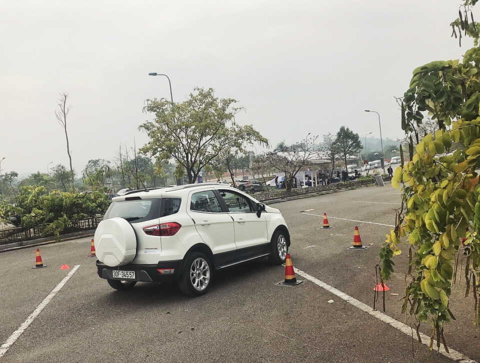 Ford EcoSport trình diễn khả năng off-road bất ngờ ford ecosport trinh dien kha nang off road an tuong trong ngay hoi trai nghiem va sang tao