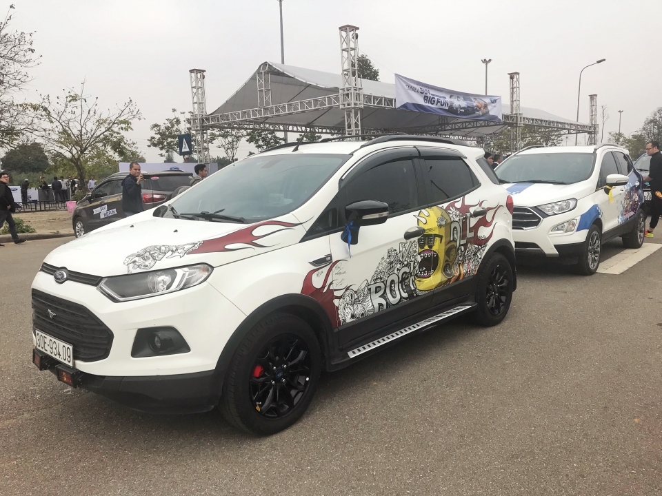 Ford EcoSport trình diễn khả năng off-road bất ngờ ford ecosport trinh dien kha nang off road an tuong trong ngay hoi trai nghiem va sang tao
