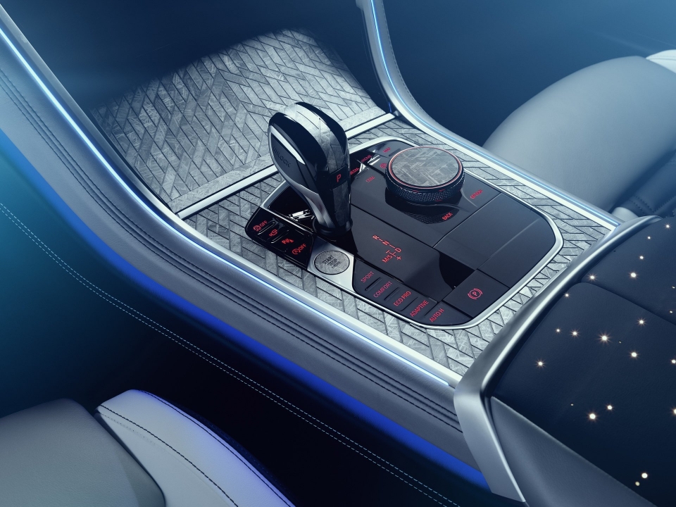 bmw m850i night sky che tac bang vat lieu ngoai hanh tinh