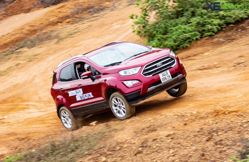 Ford EcoSport trình diễn khả năng off-road bất ngờ ford ecosport trinh dien kha nang off road an tuong trong ngay hoi trai nghiem va sang tao
