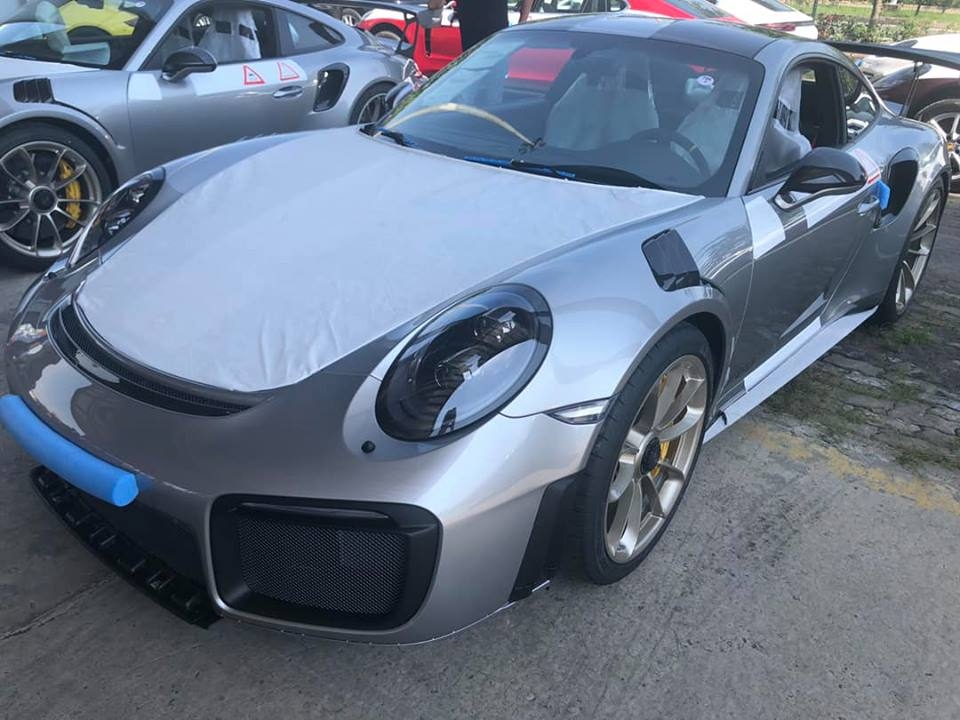 sieu xe porsche 911 gt2 rs gia 19 ty lan dau xuat hien tai viet nam