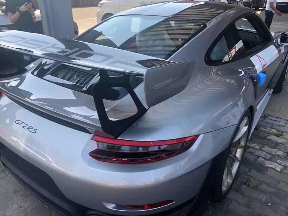 sieu xe porsche 911 gt2 rs gia 19 ty lan dau xuat hien tai viet nam
