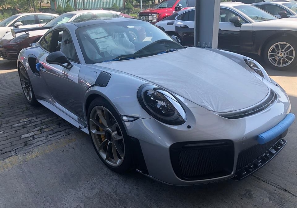 sieu xe porsche 911 gt2 rs gia 19 ty lan dau xuat hien tai viet nam