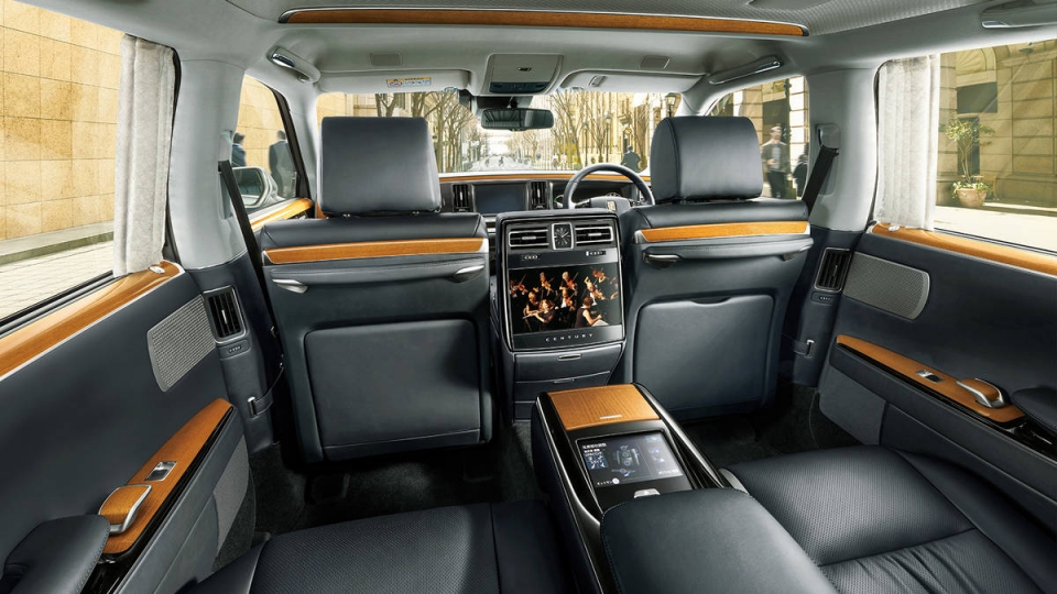 Giám đốc điều hành Toyota xuất hiện hoành tráng bên "Rolls-Royce Nhật Bản" giam doc dieu hanh toyota xuat hien hoanh trang ben rolls royce nhat ban