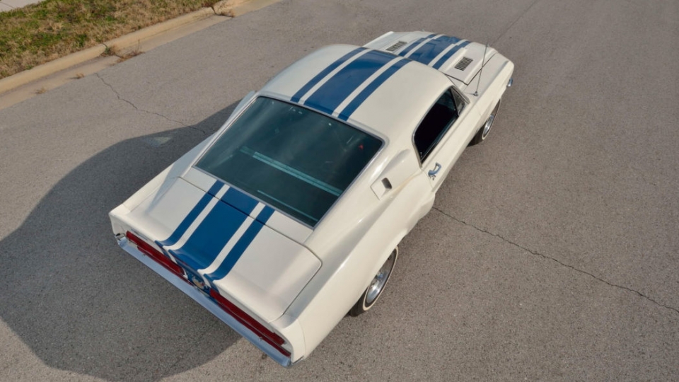 Ford Mustang Shelby GT500 đời 1967 đắt nhất lịch sử giá 52 tỷ đồng ford mustang shelby gt500 doi 1967 dat nhat lich su dau gia thanh cong gia 52 ty dong