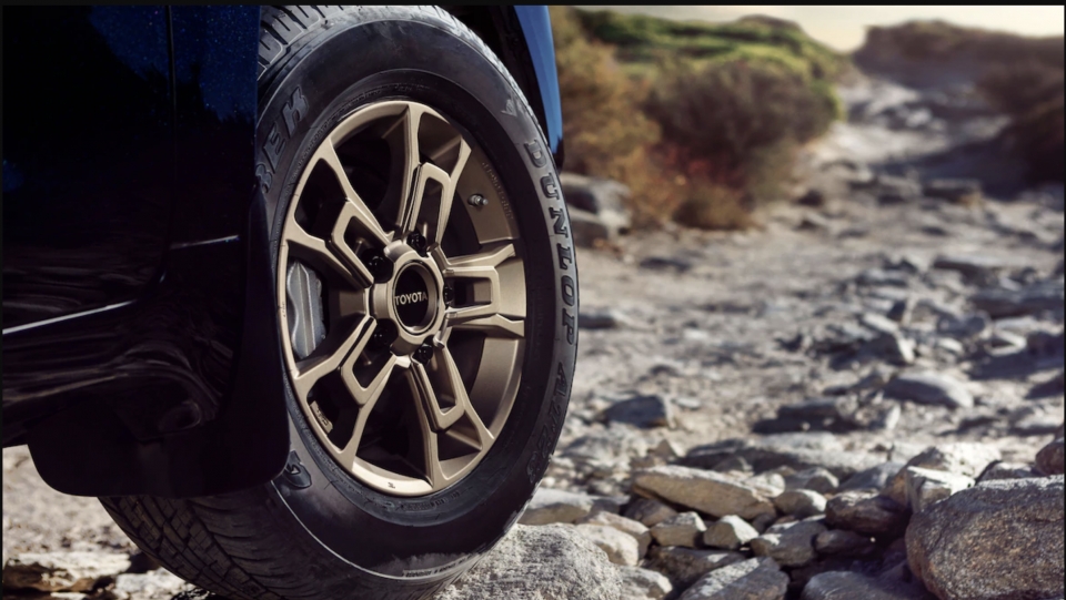 Toyota Land Cruiser ra mắt bản đặc biệt dù 11 năm chưa nâng cấp da 11 nam khong co ban nang cap land cruiser van duoc toyota uu ai tung ra ban dac biet