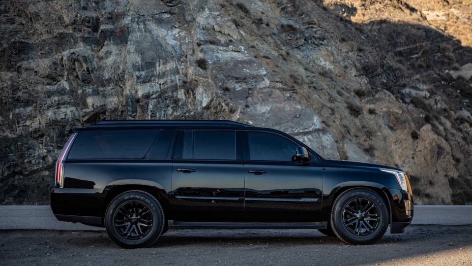 cadillac escalade co them ban do boc thep tu hang do addarmor
