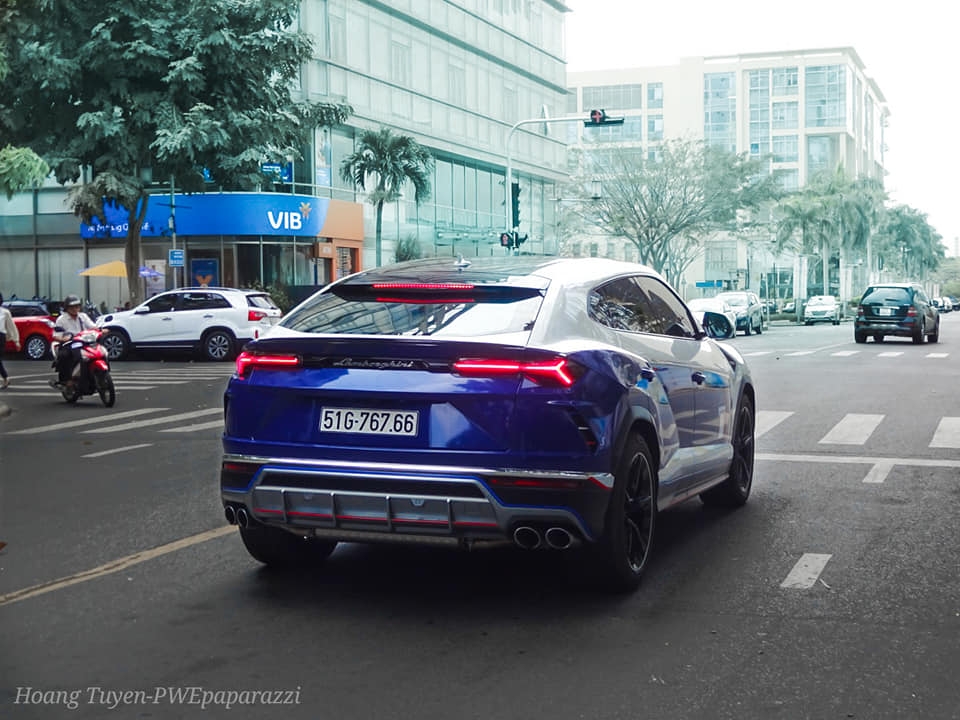 Minh "nhựa" khoác màu cờ Pháp cho siêu SUV Lamborghini Urus minh nhua khoac ao mau co phap cho sieu suv lamborghini urus