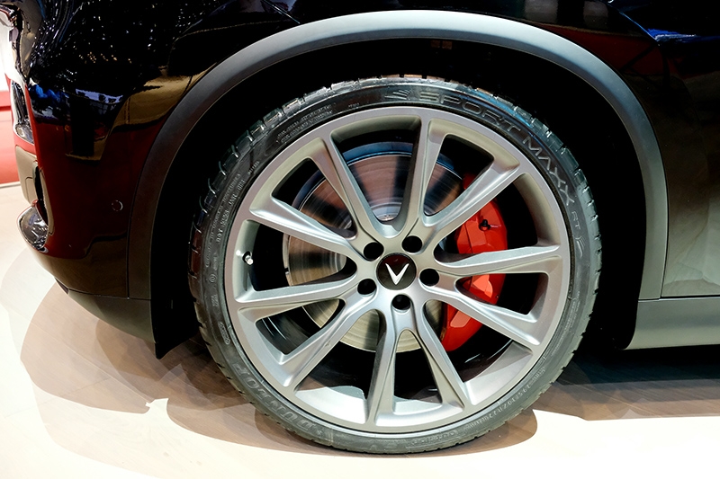 VinFast Lux V8 - SUV động cơ 6.2L của Cadillac ra mắt tại Geneva Motor Show vinfast lux v8 suv dong co 62l cua cadillac ra mat tai geneva motor show