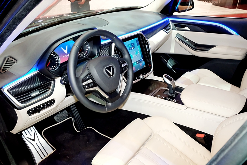 VinFast Lux V8 - SUV động cơ 6.2L của Cadillac ra mắt tại Geneva Motor Show vinfast lux v8 suv dong co 62l cua cadillac ra mat tai geneva motor show