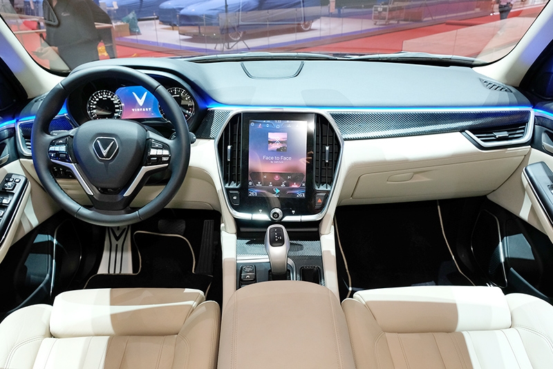 VinFast Lux V8 - SUV động cơ 6.2L của Cadillac ra mắt tại Geneva Motor Show vinfast lux v8 suv dong co 62l cua cadillac ra mat tai geneva motor show
