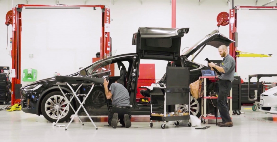 Tesla: Phí tiền đi bảo dưỡng xe điện tesla tai sao phai lang phi thoi gian bao tri xe khi van hoat dong tot