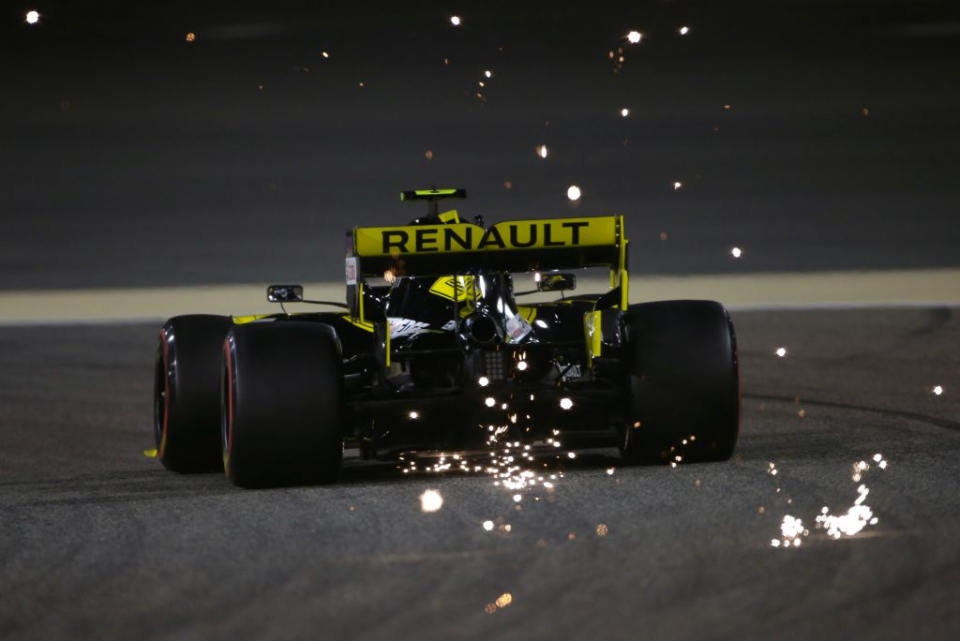 Bahrain GP 2019: Ferrari lại gặp vấn đề, Mercedes thắng nhàn bahrain gp 2019 ferrari lai gap van de mercedes thang nhan