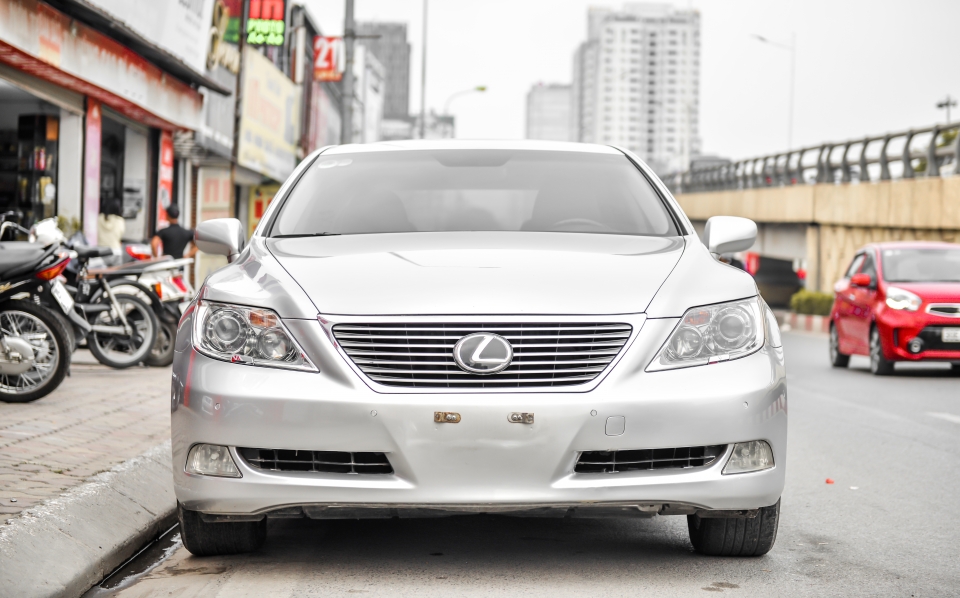 Lexus LS 460L xe 'sang chảnh' một thời có giá chỉ ngang Toyota Camry lexus ls 460l xe sang chanh mot thoi co gia chi ngang toyota camry