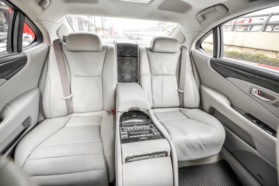 Lexus LS 460L xe 'sang chảnh' một thời có giá chỉ ngang Toyota Camry lexus ls 460l xe sang chanh mot thoi co gia chi ngang toyota camry
