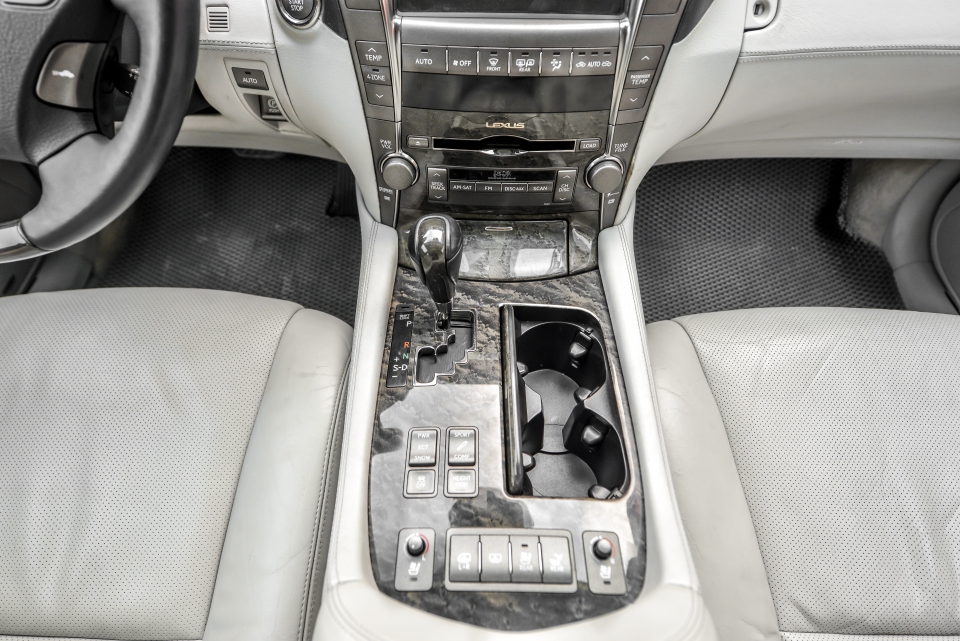 Lexus LS 460L xe 'sang chảnh' một thời có giá chỉ ngang Toyota Camry lexus ls 460l xe sang chanh mot thoi co gia chi ngang toyota camry