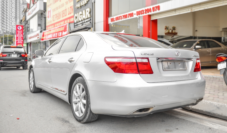 lexus ls 460l xe sang chanh mot thoi co gia chi ngang toyota camry