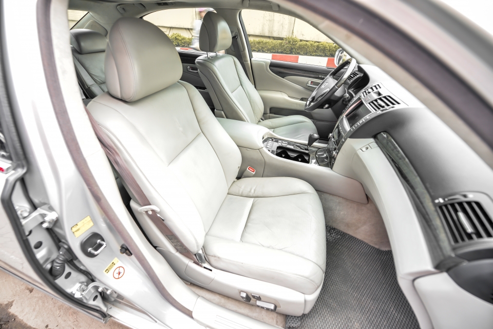 lexus ls 460l xe sang chanh mot thoi co gia chi ngang toyota camry