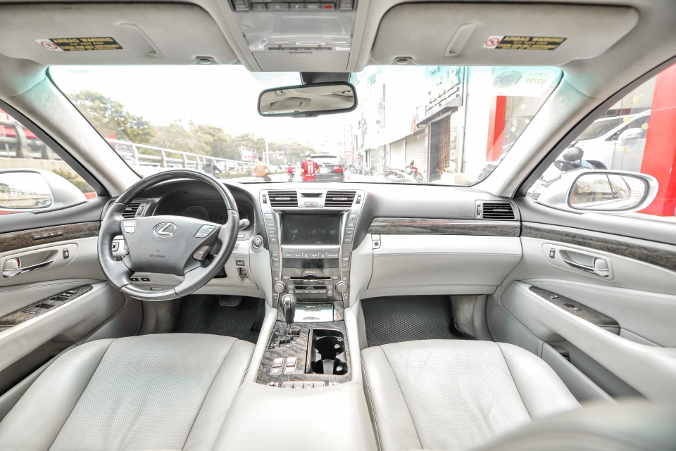 lexus ls 460l xe sang chanh mot thoi co gia chi ngang toyota camry