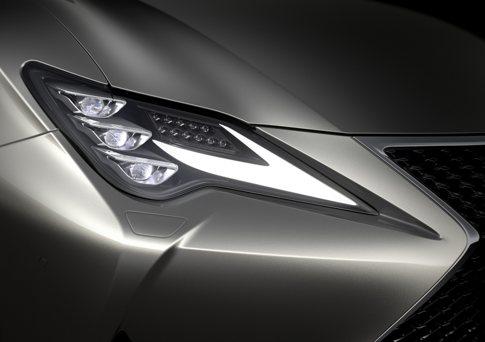 Xe thể thao 2 cửa Lexus RC300 chính thức được phân phối tại Việt Nam xe the thao 2 cua lexus rc300 chinh thuc duoc phan phoi tai viet nam