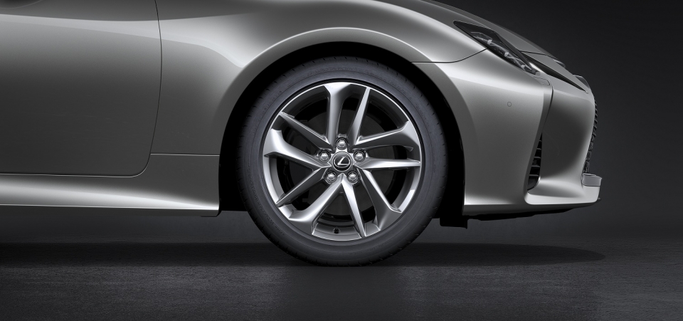 Xe thể thao 2 cửa Lexus RC300 chính thức được phân phối tại Việt Nam xe the thao 2 cua lexus rc300 chinh thuc duoc phan phoi tai viet nam